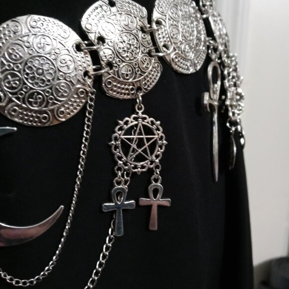 witchy goth Silver-Tone Chain Belt – Ankh, Pentacle & Crescent Moon Charms - Picture 4 of 8